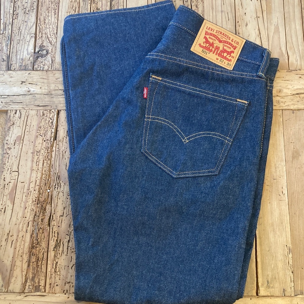 Levi’s 501 original 32x30. Like new! Never worn, never washed.